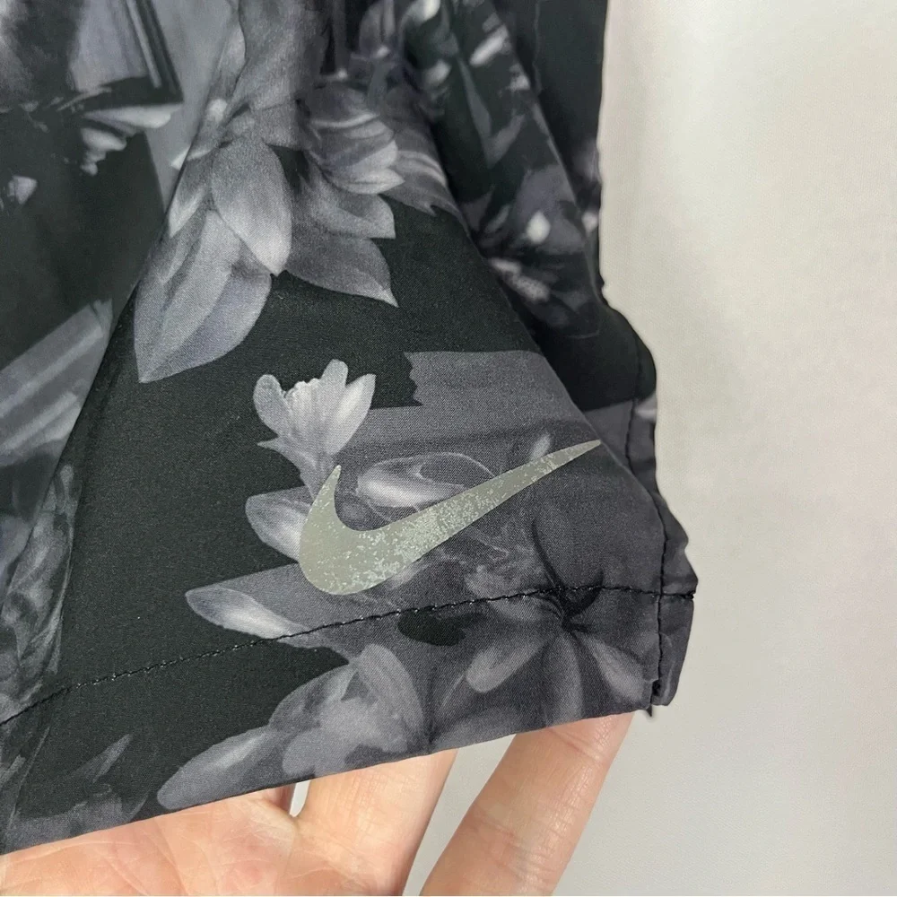Nike‎ Elevate Black & Gray Floral Running Shorts S